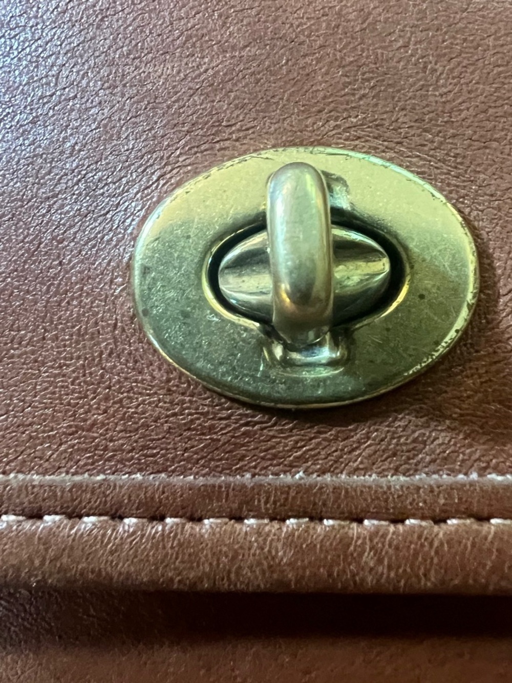 Vintage Coach Legacy Scooter 9893 Tan Brass Kiss Lock Leather Bag with No Tag - Picture 6 of 14